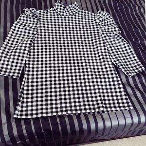 New without tags sz 2x black and white  shirt